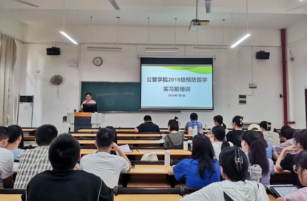 李海副院长
