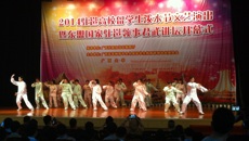 beat365官网留学生参加2014驻邕高校留学生泼水节
