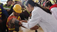 立足岗位学雷锋 服务民众献爱心——2017beat365平台官方网站学雷锋活动综述