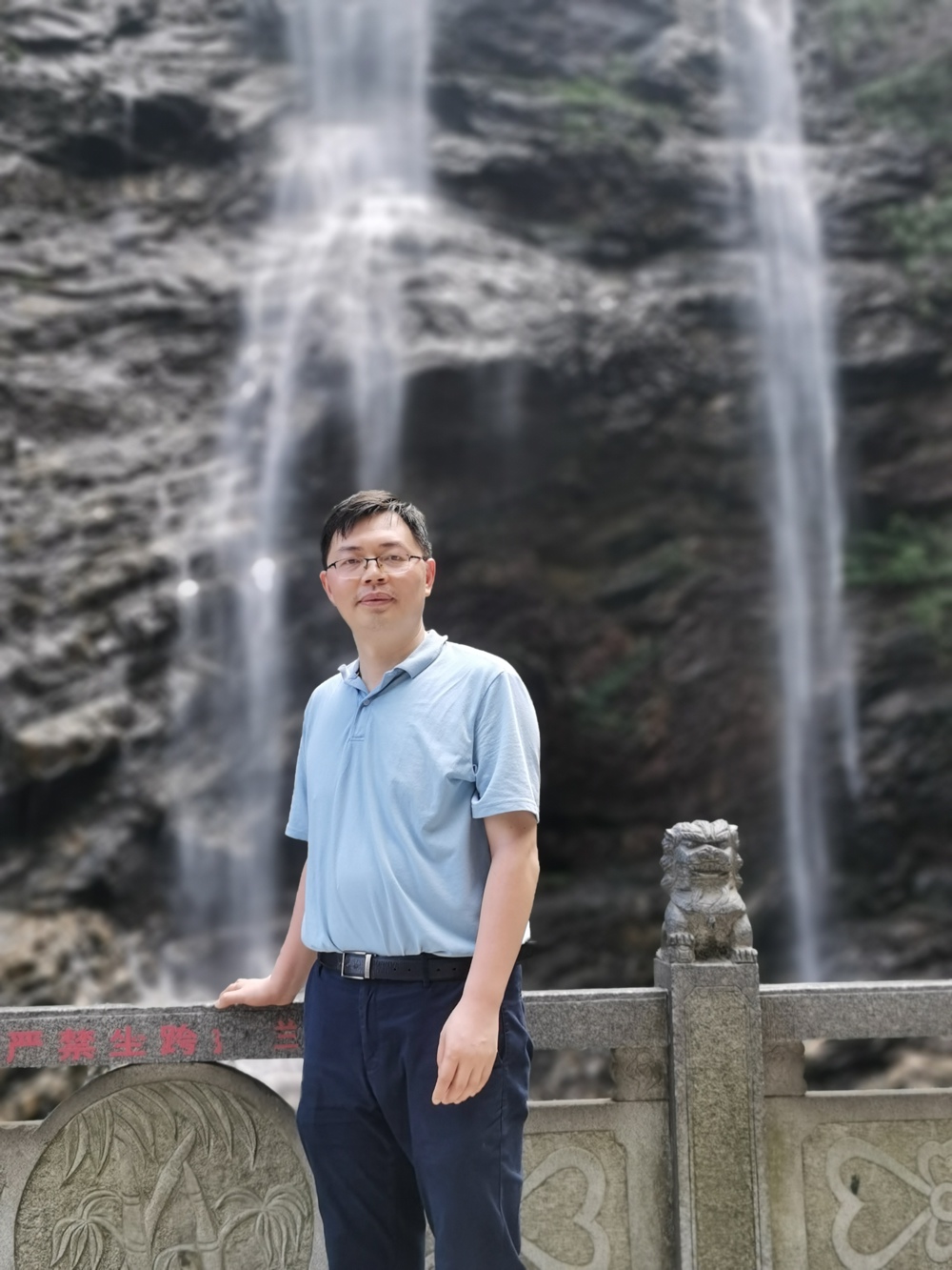 卓少元