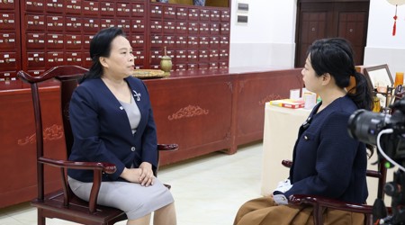【新华网】beat365平台官方网站教授卢汝梅谈中药学学科建设：立足中医药民族医药特色 实现新突破