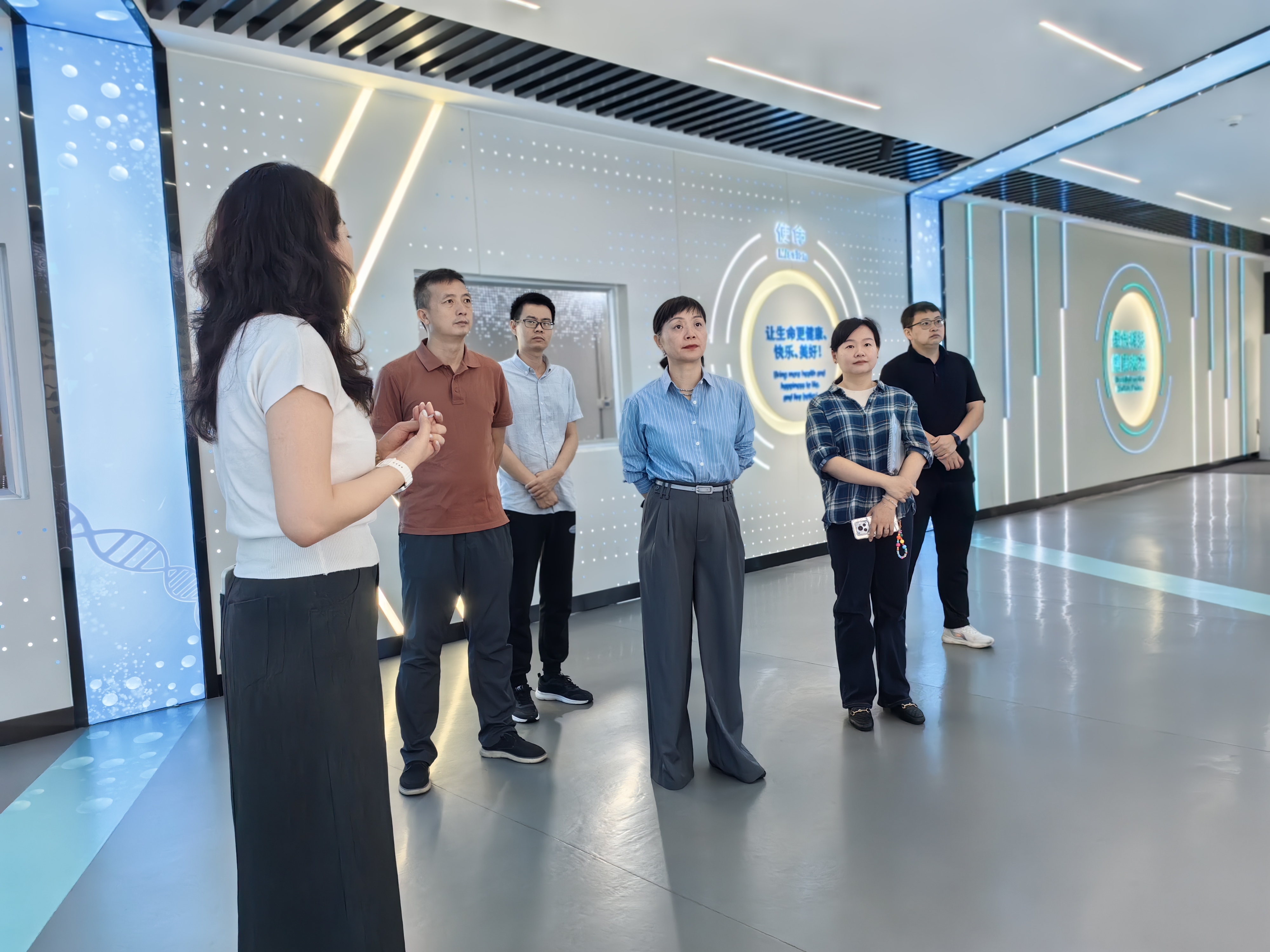 2026.05.21侯小涛携团队在莱茵生物调研2 2026.05.21侯小涛携团队在莱茵生物调研2